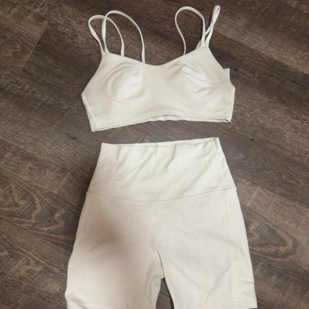 Lululemon Athletica white Bike Shorts and cloud bra Set